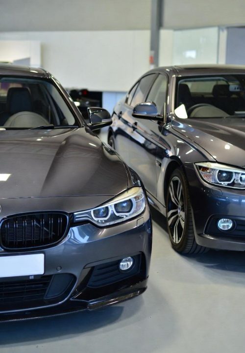 BMW Gebrauchtwagen in Werkstatt oder Autohaus zur Besichtigung und Verkauf